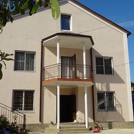סוקהום Guest House Nadia מראה חיצוני תמונה