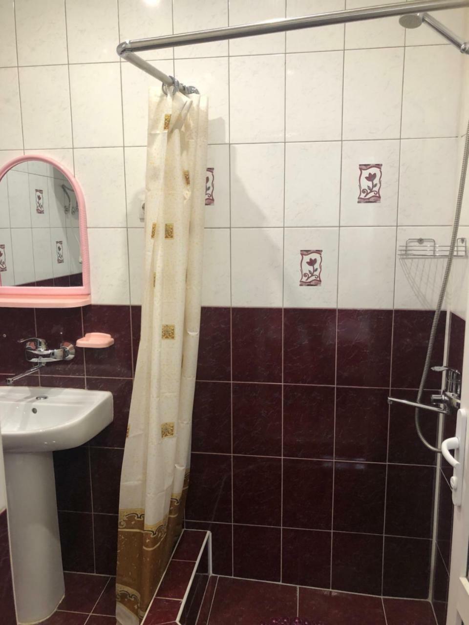 סוקהום Guest House Nadia מראה חיצוני תמונה